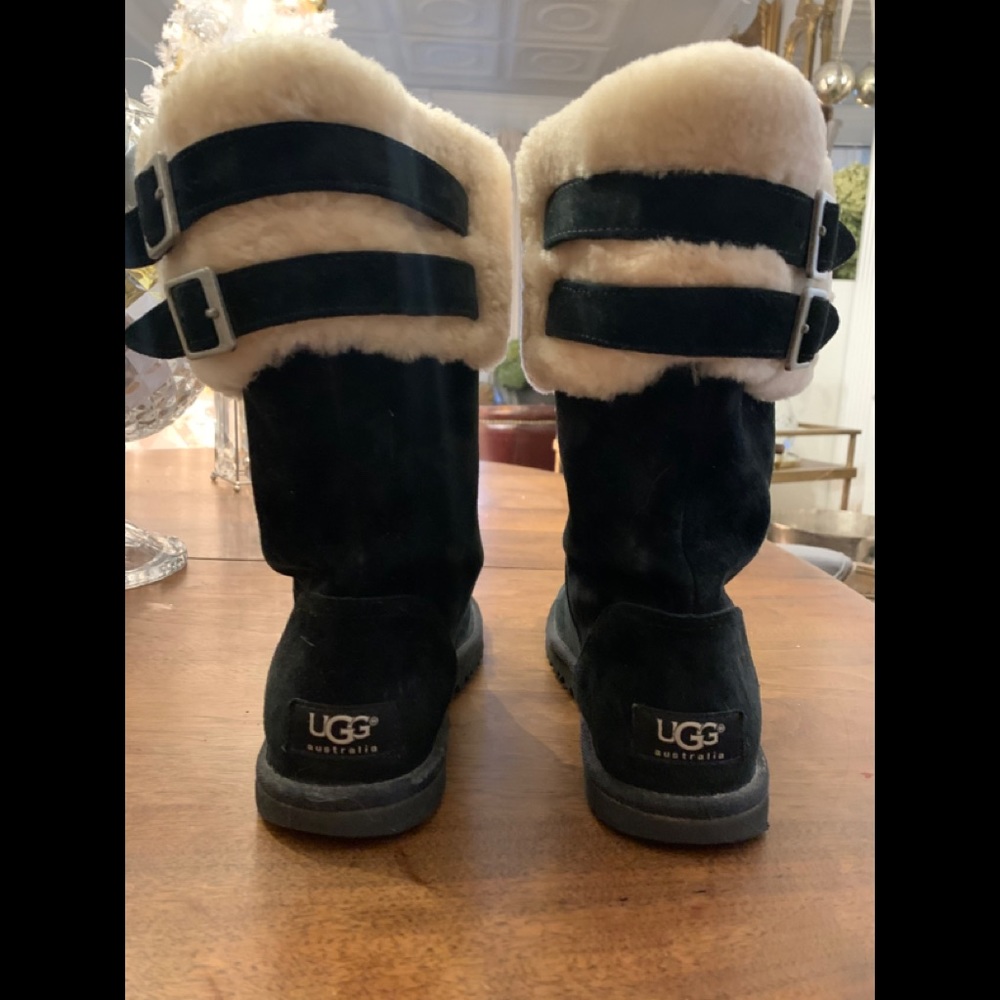 Woman’s Ugg Beckham Black Suede Sheepskin Boots